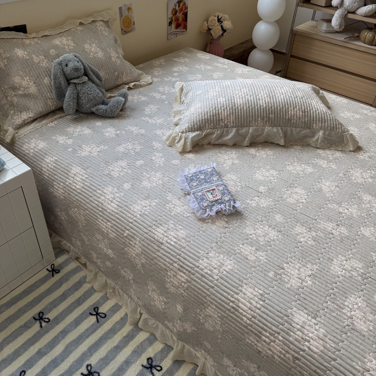 91家纺网 家纺一手货源 找家纺 一加一 2025新款全棉纯棉双层纱田园风单床盖床盖单件单品床盖 花蔓花影-灰