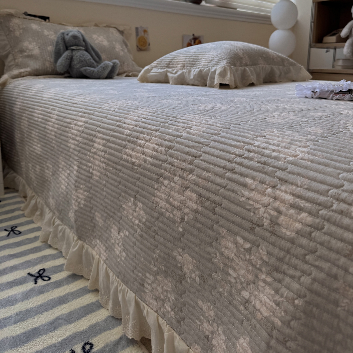 91家纺网 家纺一手货源 找家纺 一加一 2025新款全棉纯棉双层纱田园风单床盖床盖单件单品床盖 花蔓花影-灰