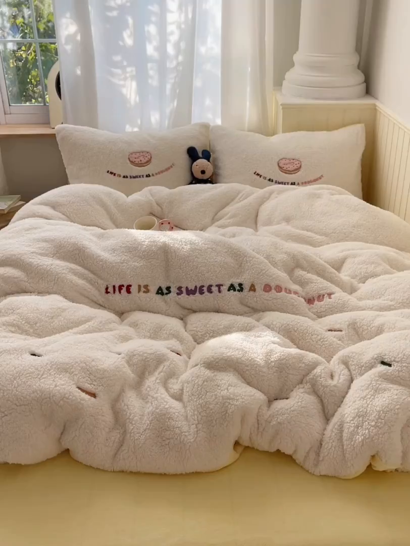 91家纺网 家纺一手货源 找家纺 盼季家纺 2025新款小清新羊羔绒四件套加厚牛奶绒保暖床单被套宿舍三件套 羊羔绒甜甜圈-奶黄