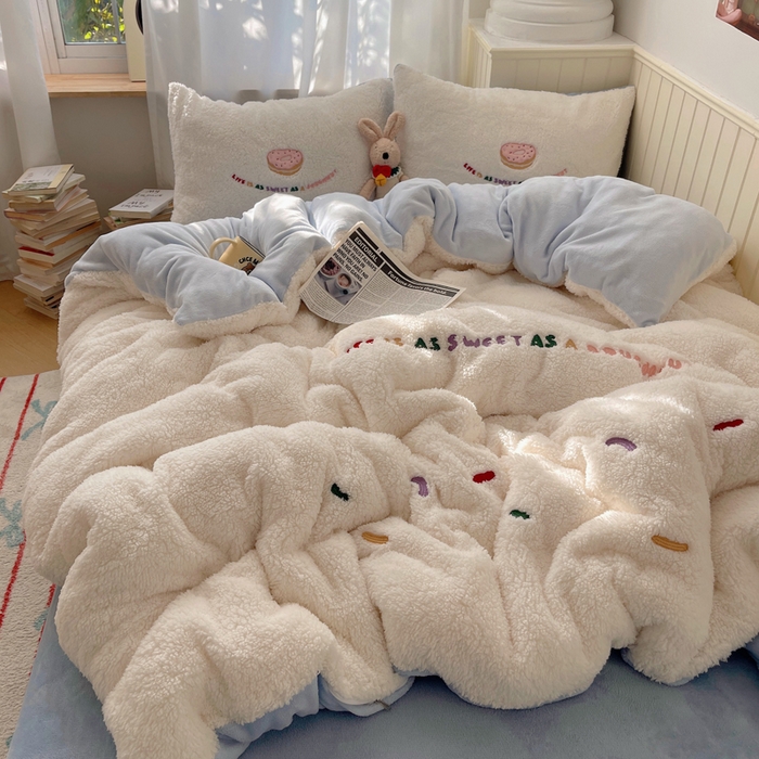 盼季家纺 2025新款小清新羊羔绒四件套加厚牛奶绒保暖床单被套宿舍三件套 羊羔绒甜甜圈-奶蓝