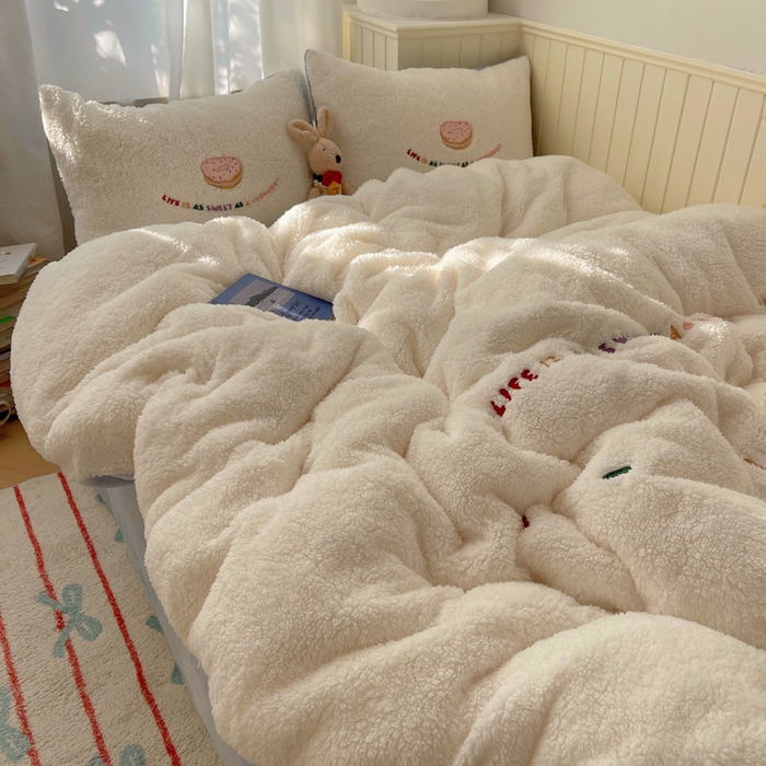 91家纺网 家纺一手货源 找家纺 盼季家纺 2025新款小清新羊羔绒四件套加厚牛奶绒保暖床单被套宿舍三件套 羊羔绒甜甜圈-奶蓝