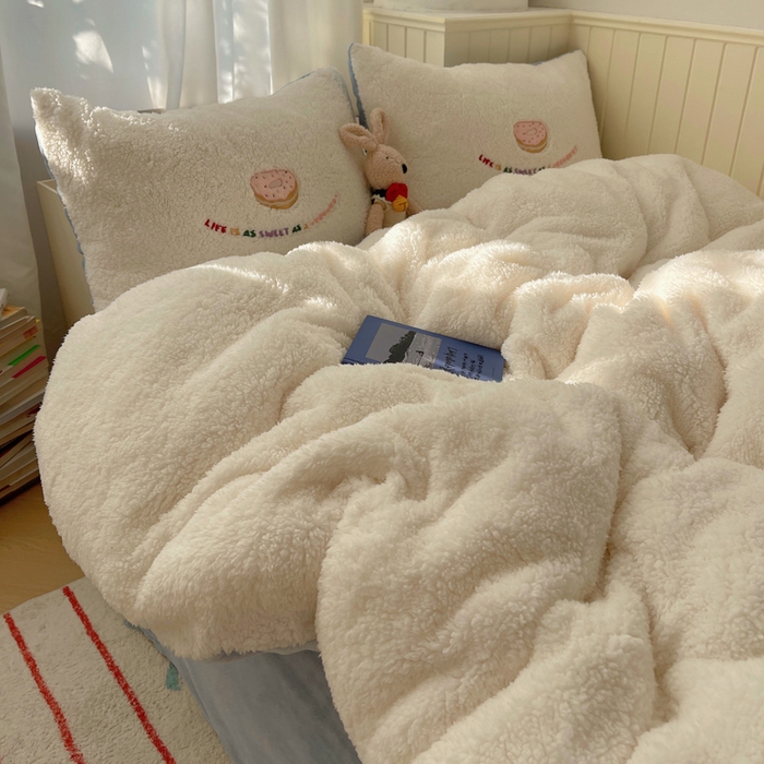 91家纺网 家纺一手货源 找家纺 盼季家纺 2025新款小清新羊羔绒四件套加厚牛奶绒保暖床单被套宿舍三件套 羊羔绒甜甜圈-奶蓝