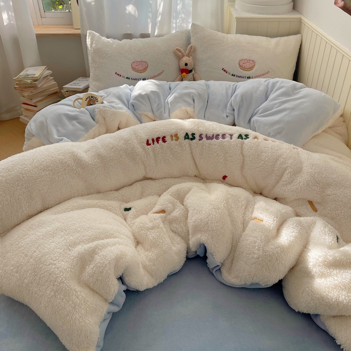 91家纺网 家纺一手货源 找家纺 盼季家纺 2025新款小清新羊羔绒四件套加厚牛奶绒保暖床单被套宿舍三件套 羊羔绒甜甜圈-奶蓝