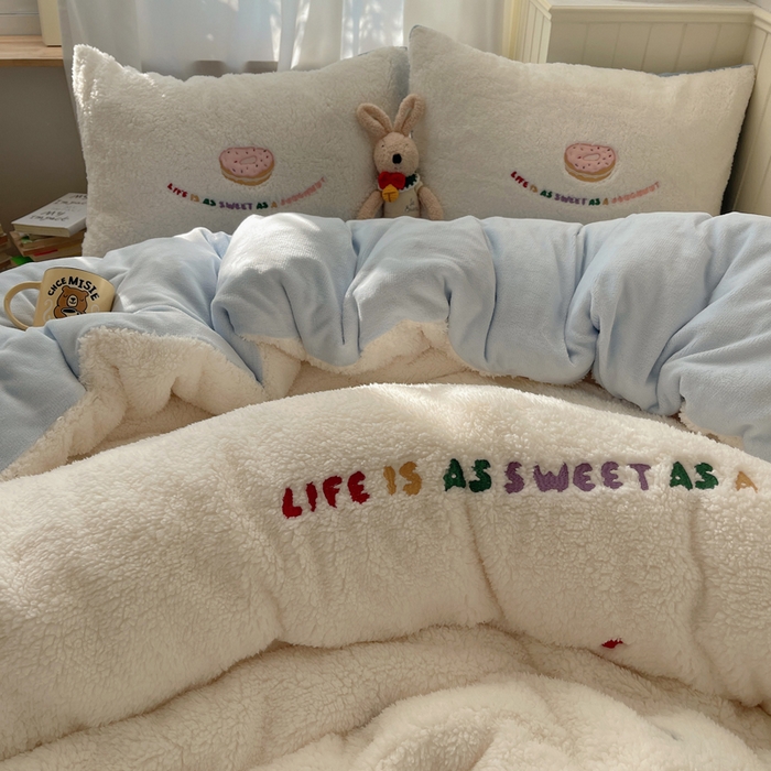 91家纺网 家纺一手货源 找家纺 盼季家纺 2025新款小清新羊羔绒四件套加厚牛奶绒保暖床单被套宿舍三件套 羊羔绒甜甜圈-奶蓝