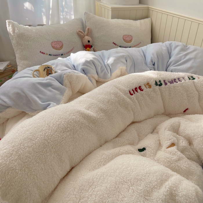 91家纺网 家纺一手货源 找家纺 盼季家纺 2025新款小清新羊羔绒四件套加厚牛奶绒保暖床单被套宿舍三件套 羊羔绒甜甜圈-奶蓝
