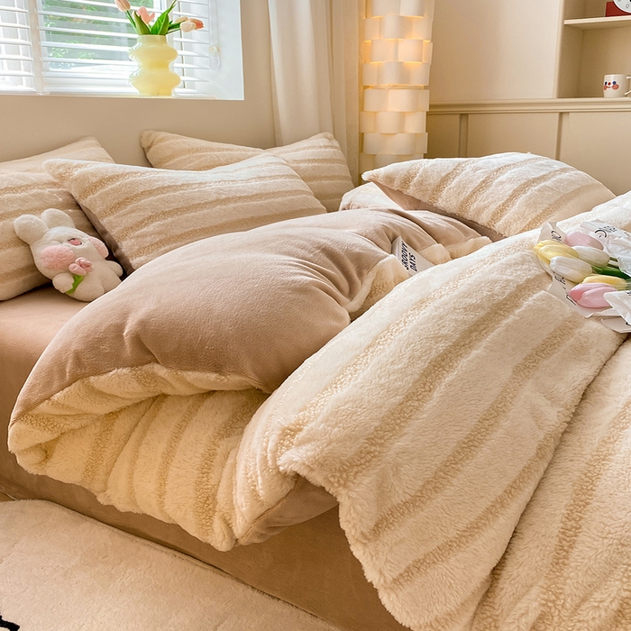 91家纺网 家纺一手货源 找家纺 （总）摩妮卡 2025新款加厚兔兔绒牛奶绒四件套-洛丽塔系列