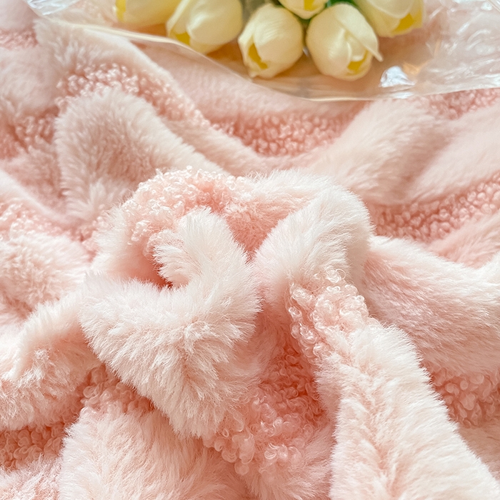 91家纺网 家纺一手货源 找家纺 （总）摩妮卡 2025新款加厚兔兔绒牛奶绒四件套-洛丽塔系列