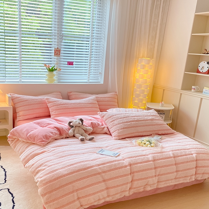 91家纺网 家纺一手货源 找家纺 （总）摩妮卡 2025新款加厚兔兔绒牛奶绒四件套-洛丽塔系列