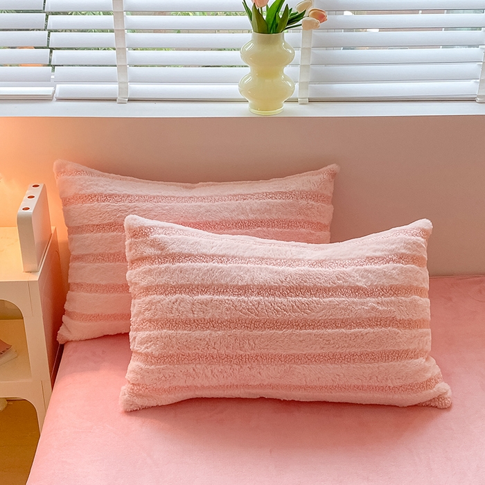 91家纺网 家纺一手货源 找家纺 （总）摩妮卡 2025新款加厚兔兔绒牛奶绒四件套-洛丽塔系列