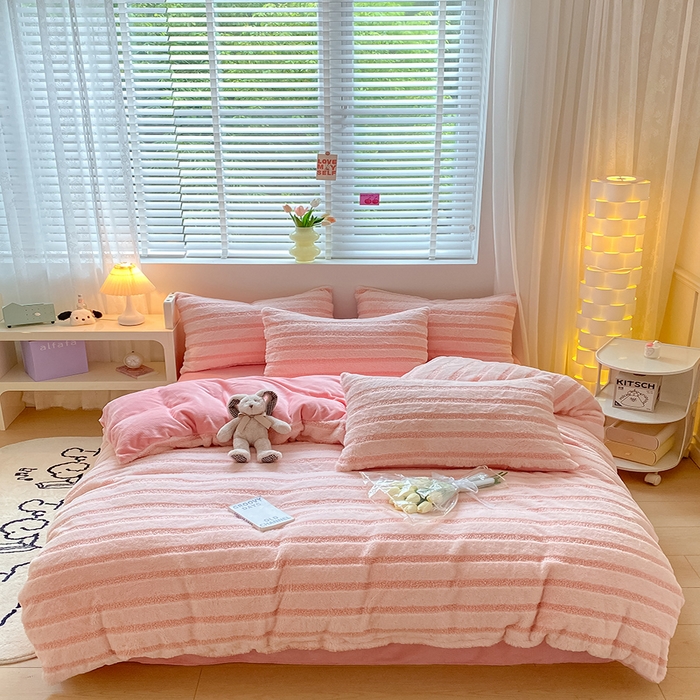 91家纺网 家纺一手货源 找家纺 （总）摩妮卡 2025新款加厚兔兔绒牛奶绒四件套-洛丽塔系列