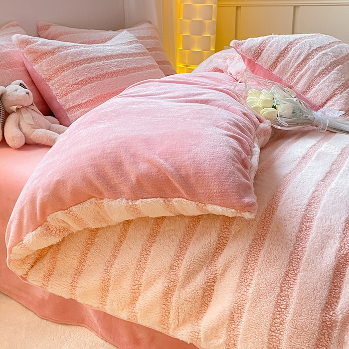 91家纺网 家纺一手货源 找家纺 （总）摩妮卡 2025新款加厚兔兔绒牛奶绒四件套-洛丽塔系列