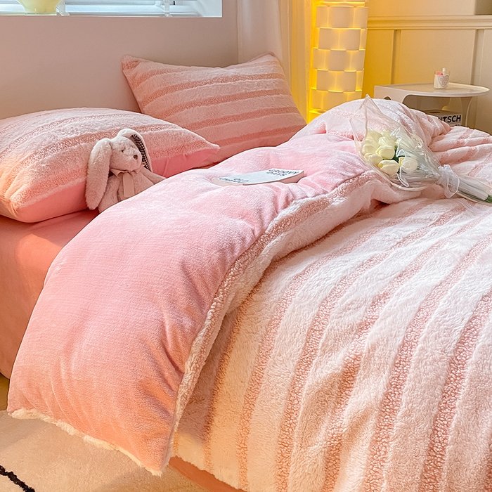 91家纺网 家纺一手货源 找家纺 （总）摩妮卡 2025新款加厚兔兔绒牛奶绒四件套-洛丽塔系列