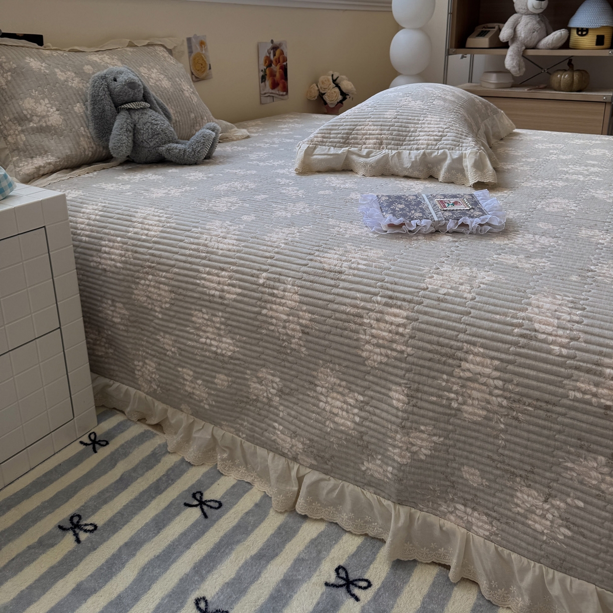 91家纺网 家纺一手货源 找家纺 一加一 2025新款全棉纯棉双层纱田园风单床盖床盖单件单品床盖 花蔓花影-灰