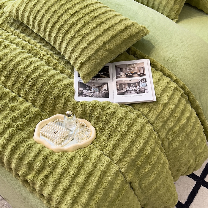 91家纺网 家纺一手货源 找家纺 摩妮卡 2025新款加厚大泡泡兔毛牛奶绒四件套 暗苔绿