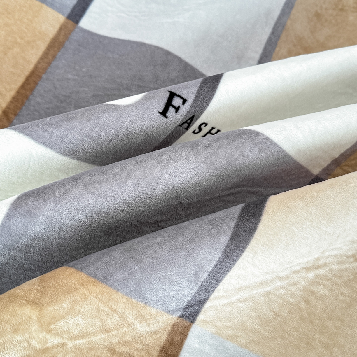 91家纺网 家纺一手货源 找家纺 手艺人家纺 2025新款宝宝绒复合牛奶绒炕盖 JHK36