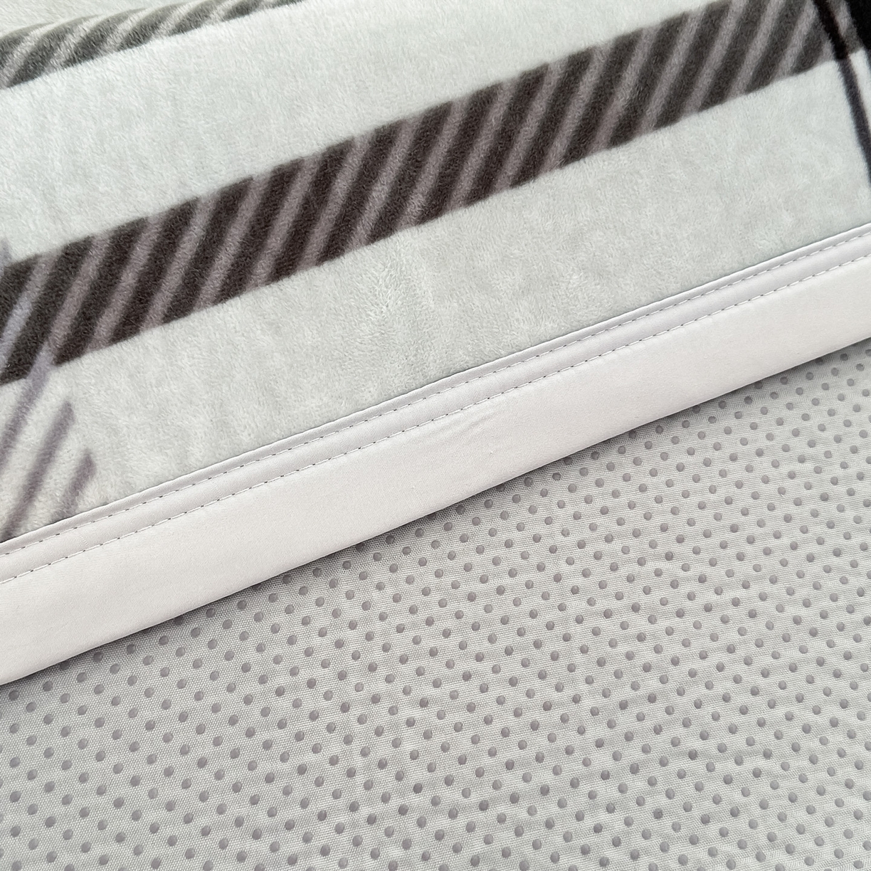 91家纺网 家纺一手货源 找家纺 手艺人家纺 2025新款宝宝绒复合牛奶绒炕盖 JHK32