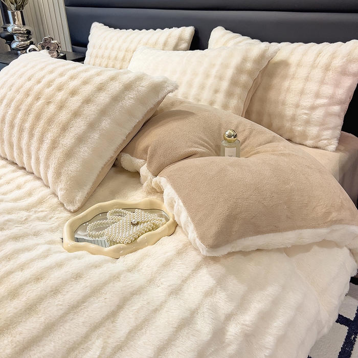91家纺网 家纺一手货源 找家纺 摩妮卡 2025新款加厚大泡泡兔毛牛奶绒四件套 暖白+伽罗咖