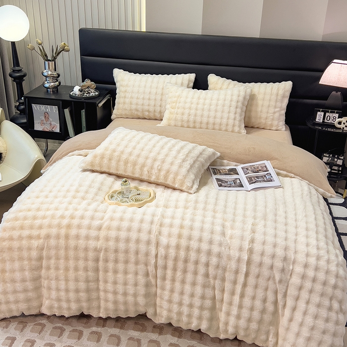 91家纺网 家纺一手货源 找家纺 摩妮卡 2025新款加厚大泡泡兔毛牛奶绒四件套 暖白+伽罗咖