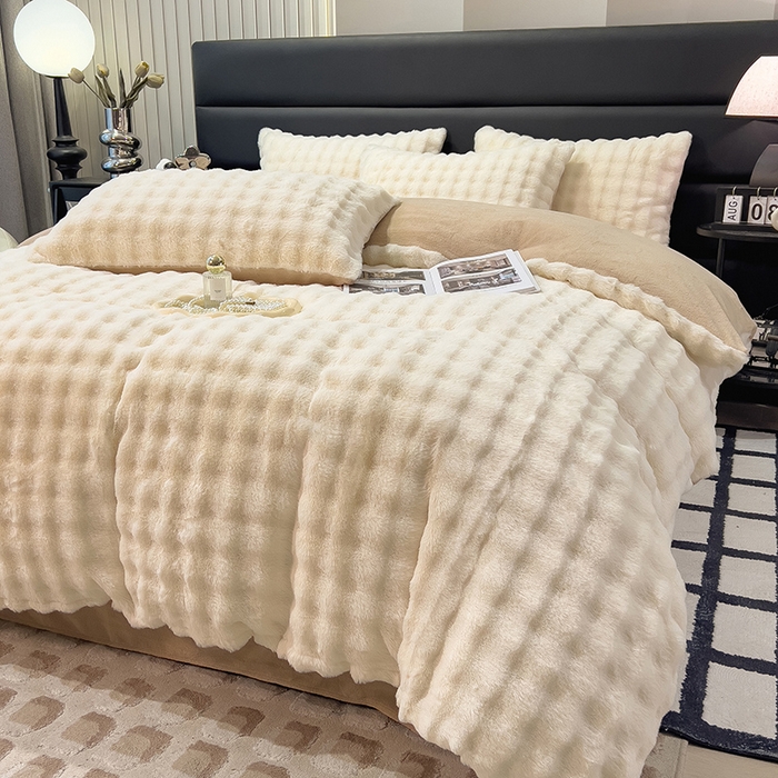 91家纺网 家纺一手货源 找家纺 摩妮卡 2025新款加厚大泡泡兔毛牛奶绒四件套 暖白+伽罗咖