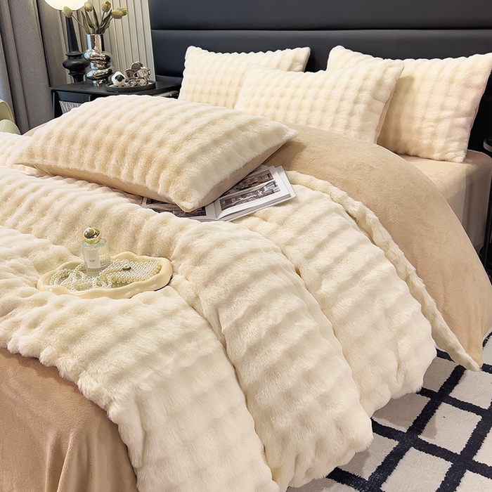 91家纺网 家纺一手货源 找家纺 摩妮卡 2025新款加厚大泡泡兔毛牛奶绒四件套 暖白+伽罗咖