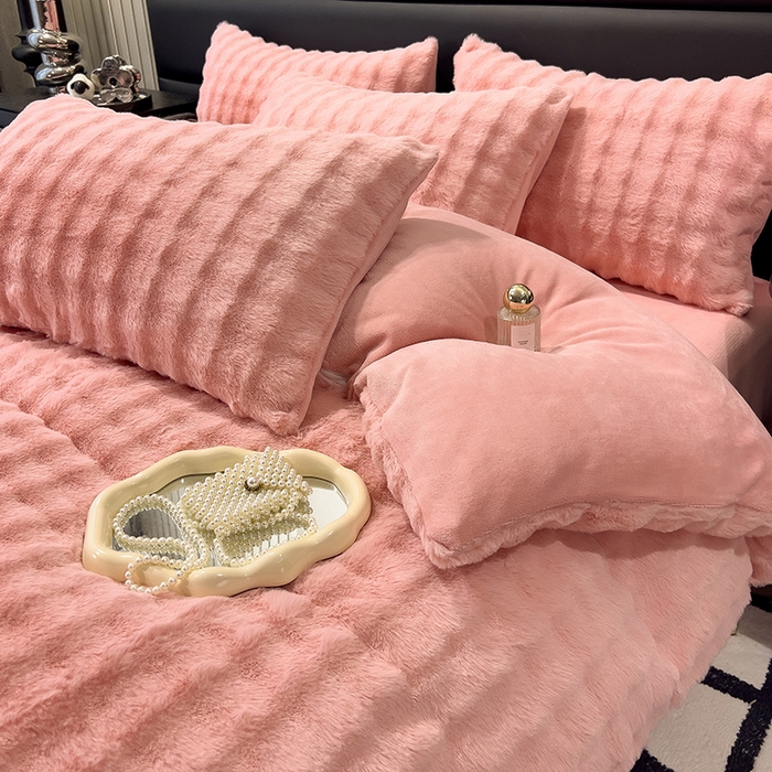 91家纺网 家纺一手货源 找家纺 摩妮卡 2025新款加厚大泡泡兔毛牛奶绒四件套 韶粉