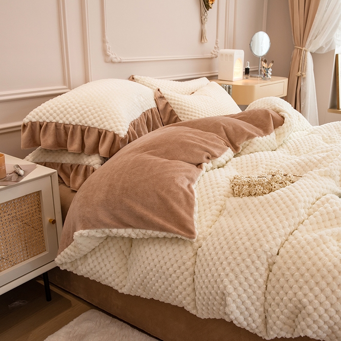 91家纺网 家纺一手货源 找家纺 （总）摩妮卡 2025新款提花豆豆绒卡通印花牛奶绒四件套