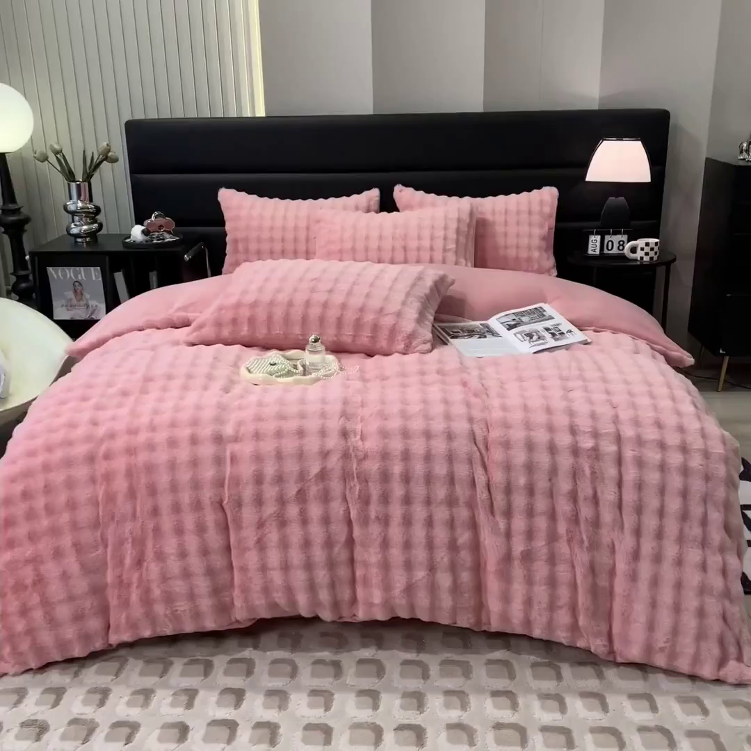 91家纺网 家纺一手货源 找家纺 摩妮卡 2025新款加厚大泡泡兔毛牛奶绒四件套 韶粉