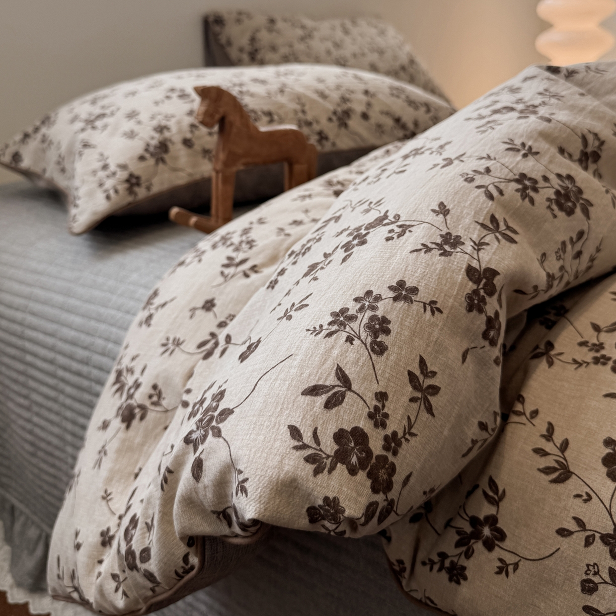 91家纺网 家纺一手货源 找家纺 一加一 2025新款双层纱印花大豆抗菌冬被被子被芯 幽影