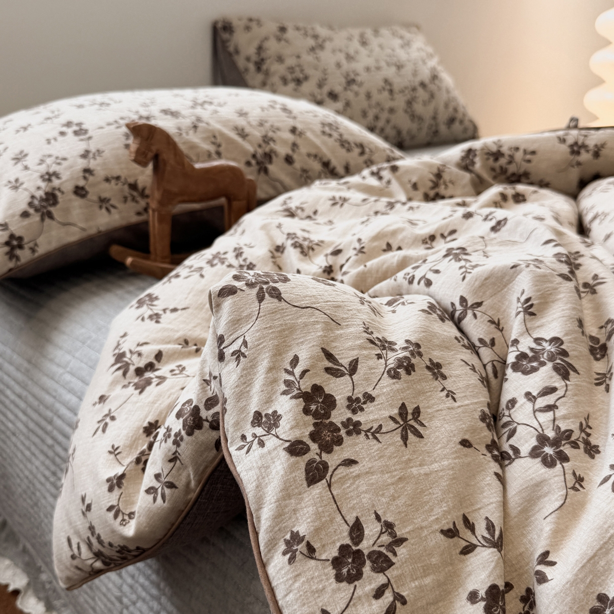 91家纺网 家纺一手货源 找家纺 一加一 2025新款双层纱印花大豆抗菌冬被被子被芯 幽影