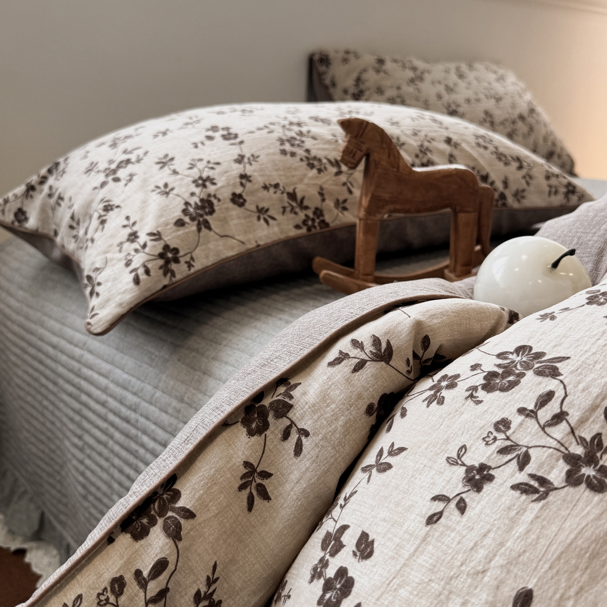 91家纺网 家纺一手货源 找家纺 一加一 2025新款双层纱印花大豆抗菌冬被被子被芯 幽影