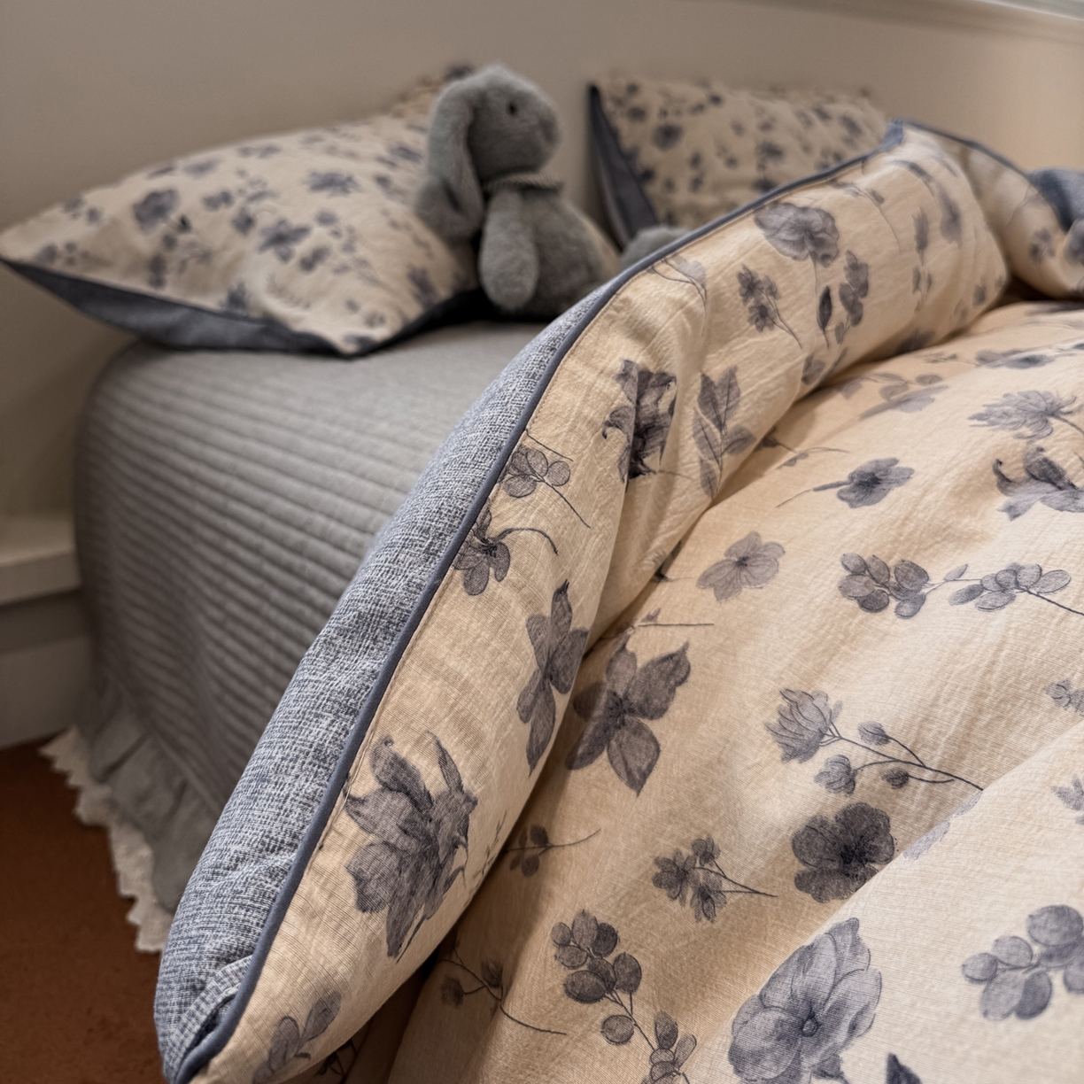 91家纺网 家纺一手货源 找家纺 一加一 2025新款双层纱印花大豆抗菌冬被被子被芯 季野