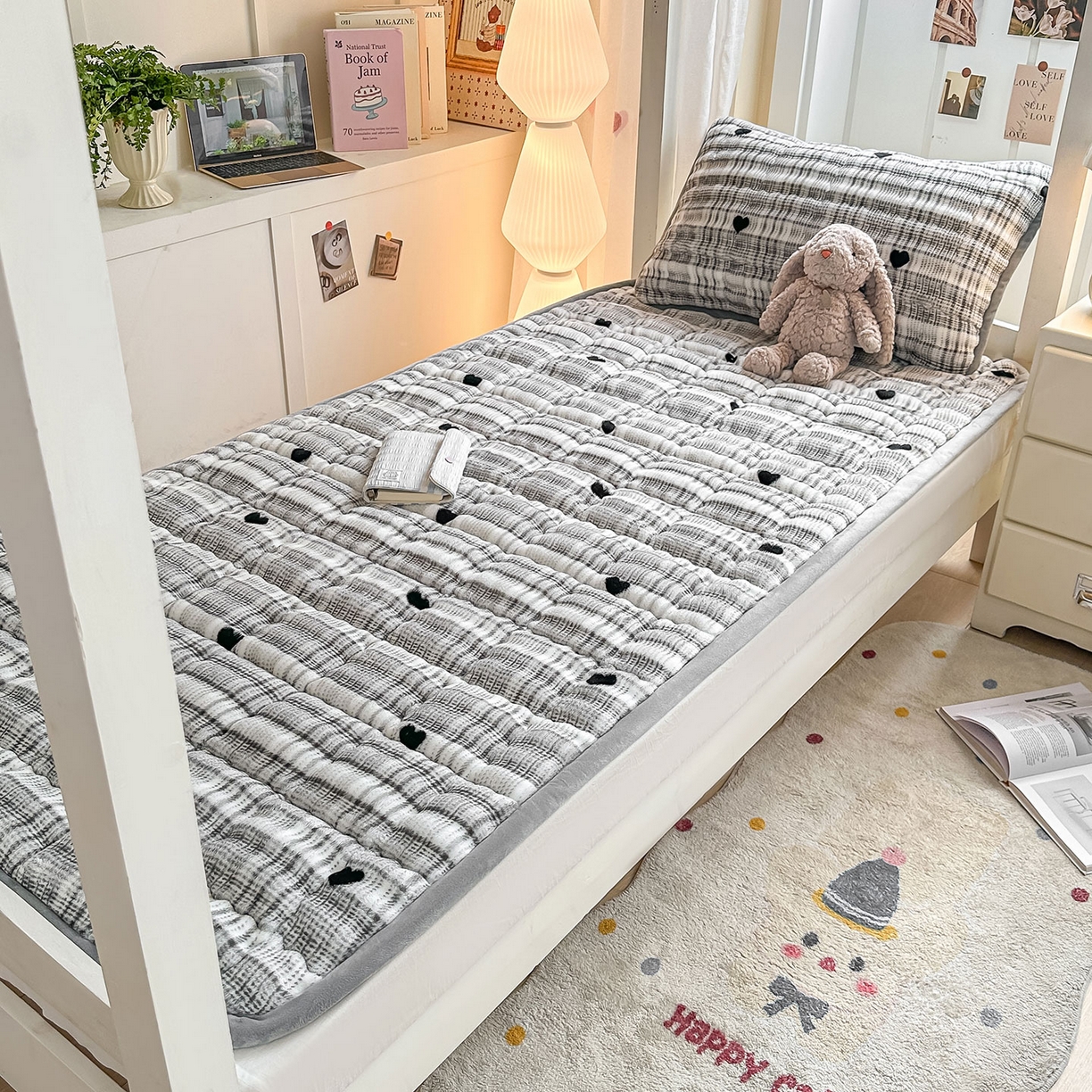 91家纺网 家纺一手货源 找家纺 眠势力 2025新款牛奶绒泡泡床褥加绒仿兔毛绒床褥子秋冬保暖珊瑚绒夹棉学生上下铺床护垫 格子爱心