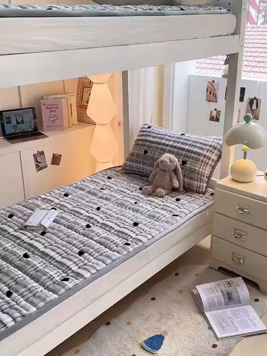 91家纺网 家纺一手货源 找家纺 眠势力 2025新款牛奶绒泡泡床褥加绒仿兔毛绒床褥子秋冬保暖珊瑚绒夹棉学生上下铺床护垫 格子爱心