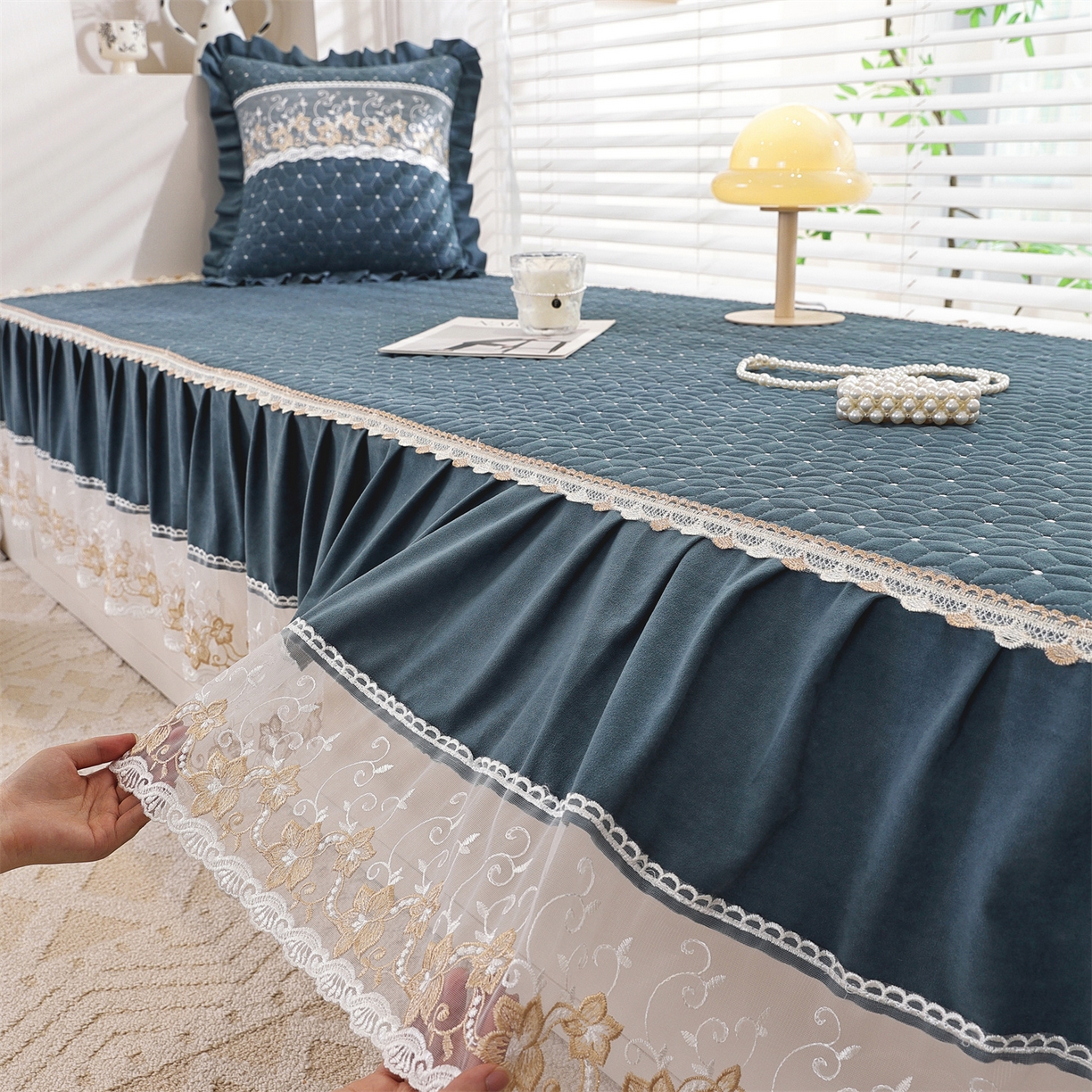 91家纺网 家纺一手货源 找家纺 共鸣沙发垫 2025新款羊毛尼飘窗垫 羊毛尼蓝色