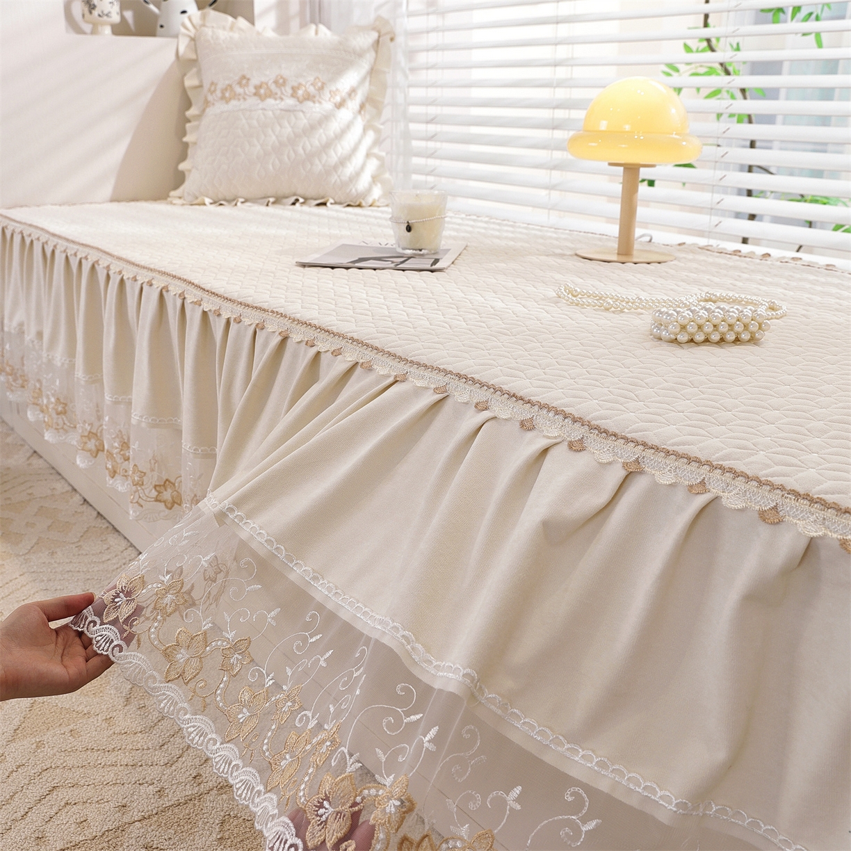 91家纺网 家纺一手货源 找家纺 共鸣沙发垫 2025新款羊毛尼飘窗垫 羊毛尼米色