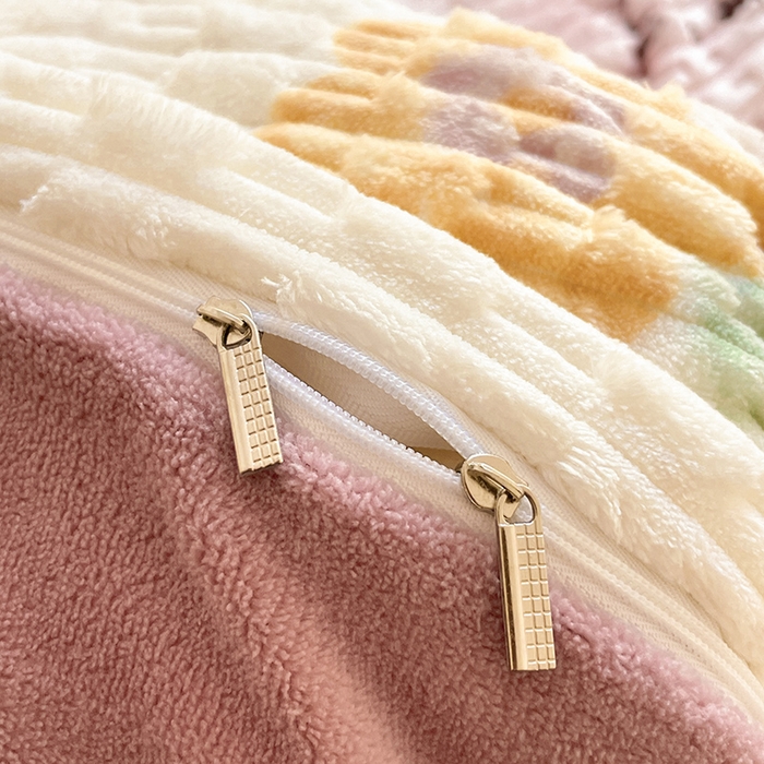 91家纺网 家纺一手货源 找家纺 摩妮卡 2025新款提花豆豆绒卡通印花牛奶绒四件套 多米熊