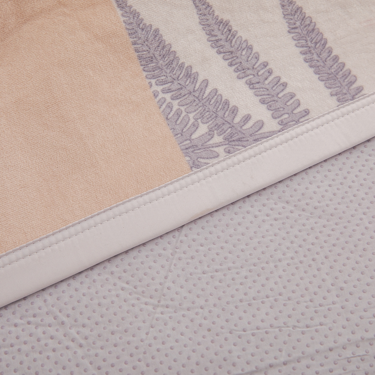 91家纺网 家纺一手货源 找家纺 手艺人家纺 2025新款宝宝绒复合牛奶绒炕盖 JHK58