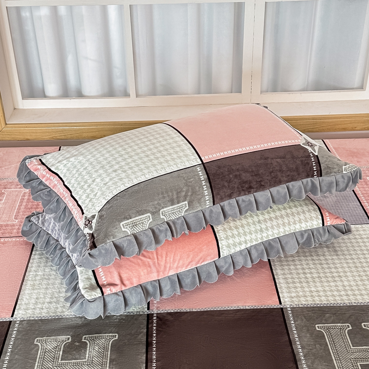 91家纺网 家纺一手货源 找家纺 手艺人家纺 2025新款宝宝绒复合牛奶绒炕盖 JHK37