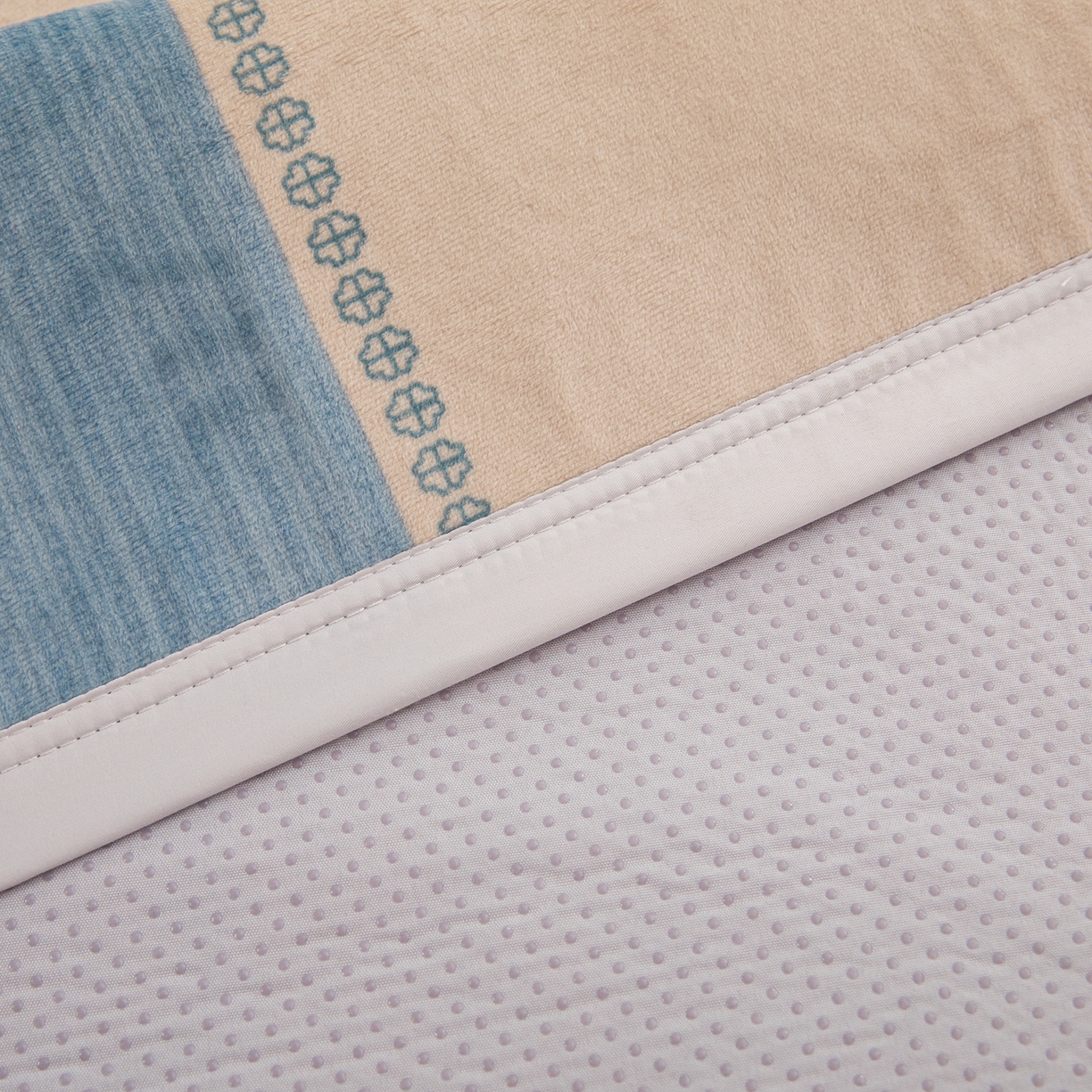 91家纺网 家纺一手货源 找家纺 手艺人家纺 2025新款宝宝绒复合牛奶绒炕盖 JHK52