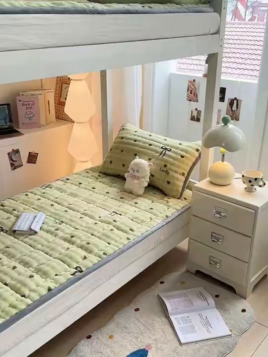 91家纺网 家纺一手货源 找家纺 眠势力 2025新款牛奶绒泡泡床褥加绒仿兔毛绒床褥子秋冬保暖珊瑚绒夹棉学生上下铺床护垫 爱心绿