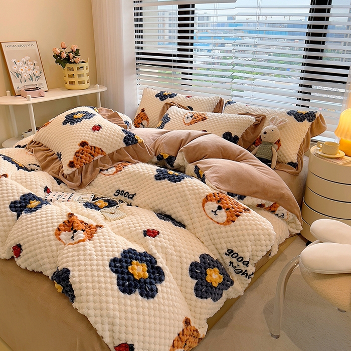 91家纺网 家纺一手货源 找家纺 摩妮卡 2025新款提花豆豆绒卡通印花牛奶绒四件套 乖乖虎