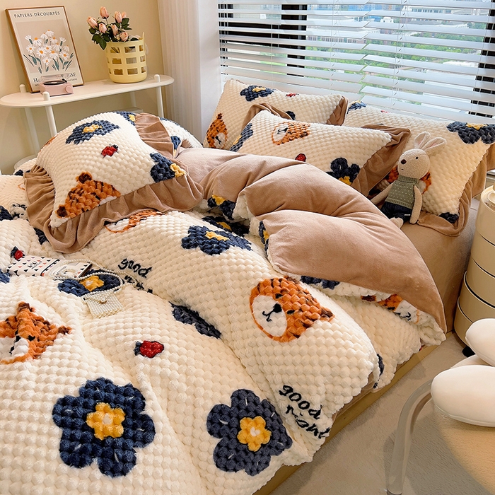 91家纺网 家纺一手货源 找家纺 摩妮卡 2025新款提花豆豆绒卡通印花牛奶绒四件套 乖乖虎