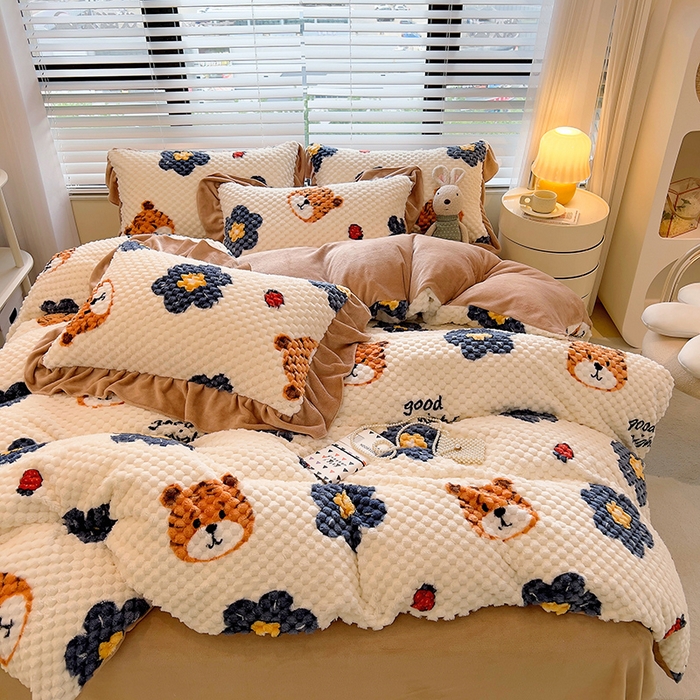 91家纺网 家纺一手货源 找家纺 摩妮卡 2025新款提花豆豆绒卡通印花牛奶绒四件套 乖乖虎