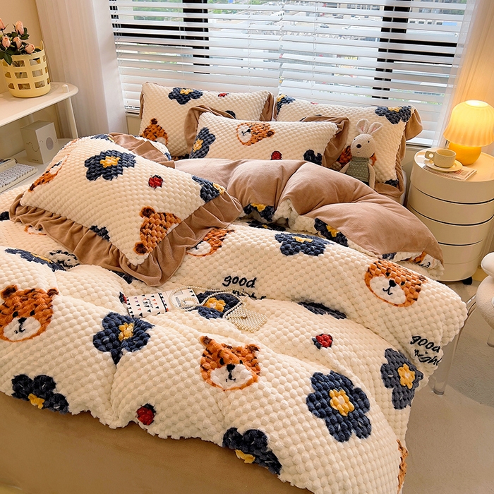 91家纺网 家纺一手货源 找家纺 摩妮卡 2025新款提花豆豆绒卡通印花牛奶绒四件套 乖乖虎