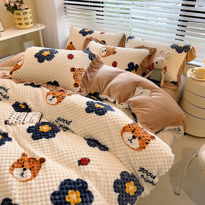 91家纺网 家纺一手货源 找家纺 摩妮卡 2025新款提花豆豆绒卡通印花牛奶绒四件套 乖乖虎