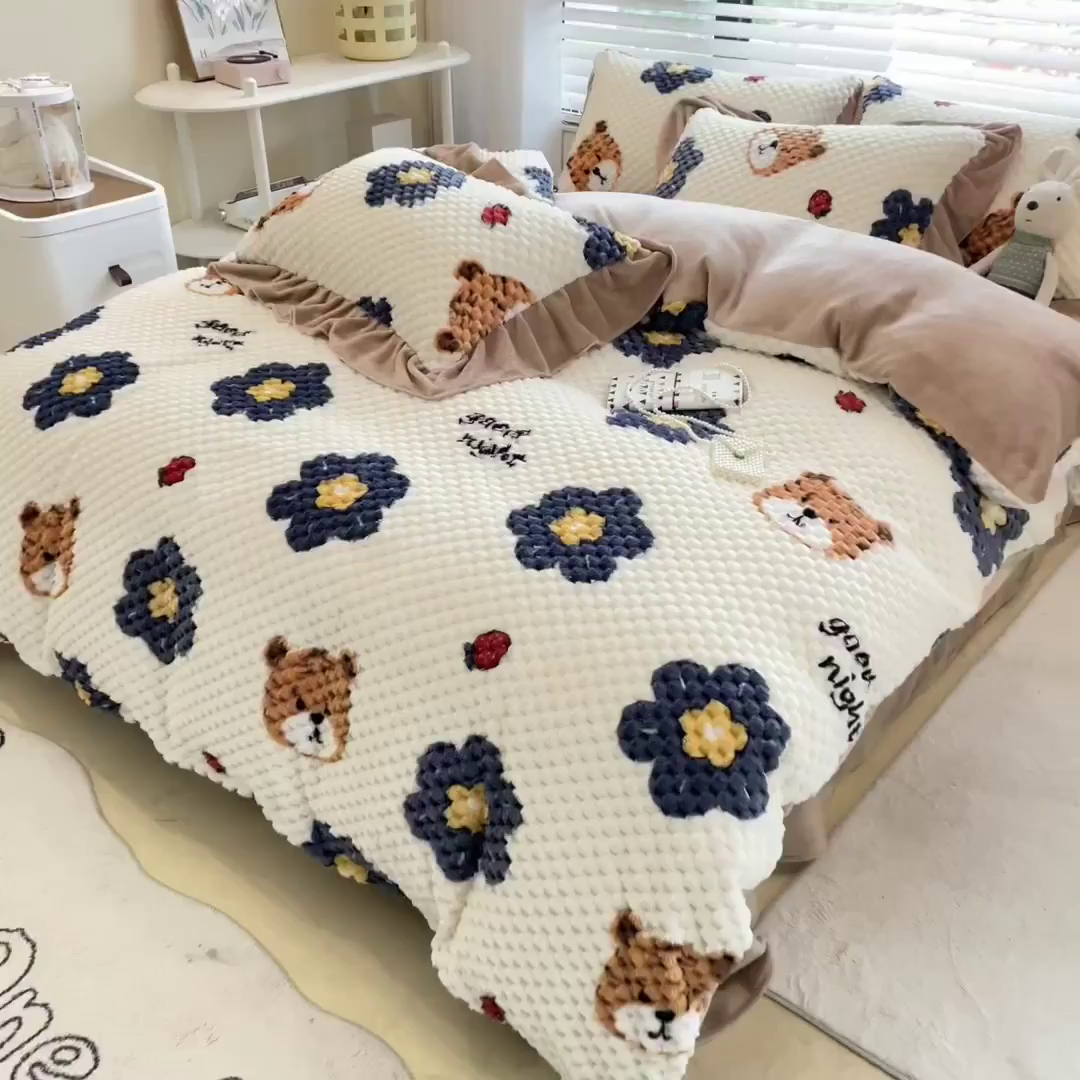 91家纺网 家纺一手货源 找家纺 摩妮卡 2025新款提花豆豆绒卡通印花牛奶绒四件套 乖乖虎