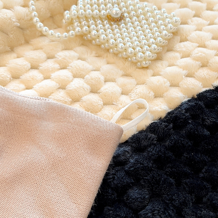 91家纺网 家纺一手货源 找家纺 摩妮卡 2025新款提花豆豆绒卡通印花牛奶绒四件套 黑糖奶牛