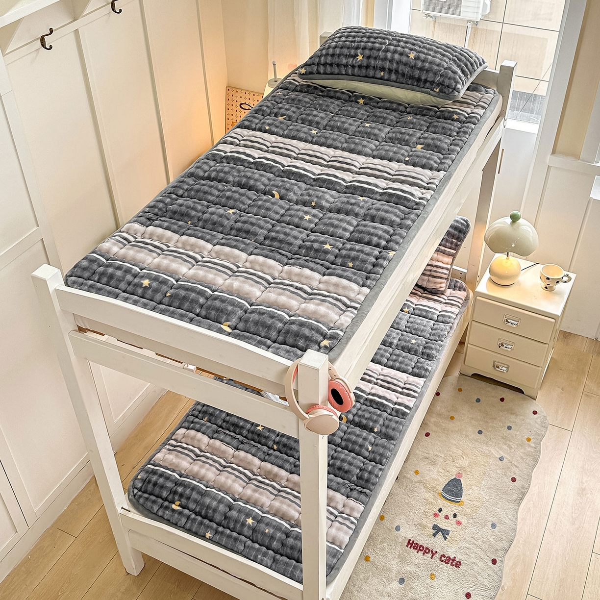 91家纺网 家纺一手货源 找家纺 眠势力 2025新款牛奶绒泡泡床褥加绒仿兔毛绒床褥子秋冬保暖珊瑚绒夹棉学生上下铺床护垫 繁星