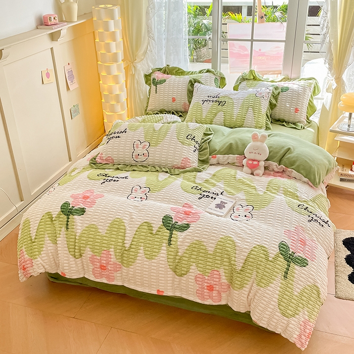 91家纺网 家纺一手货源 找家纺 摩妮卡 2025新款提花豆豆绒卡通印花牛奶绒四件套 花间兔