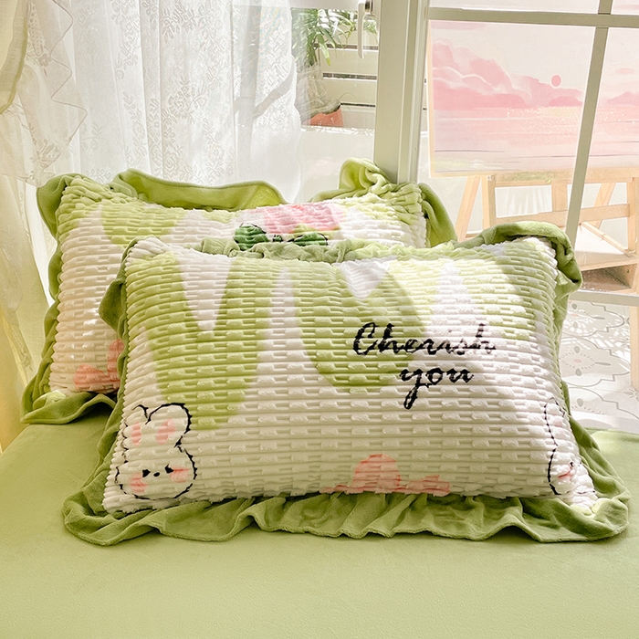 91家纺网 家纺一手货源 找家纺 摩妮卡 2025新款提花豆豆绒卡通印花牛奶绒四件套 花间兔